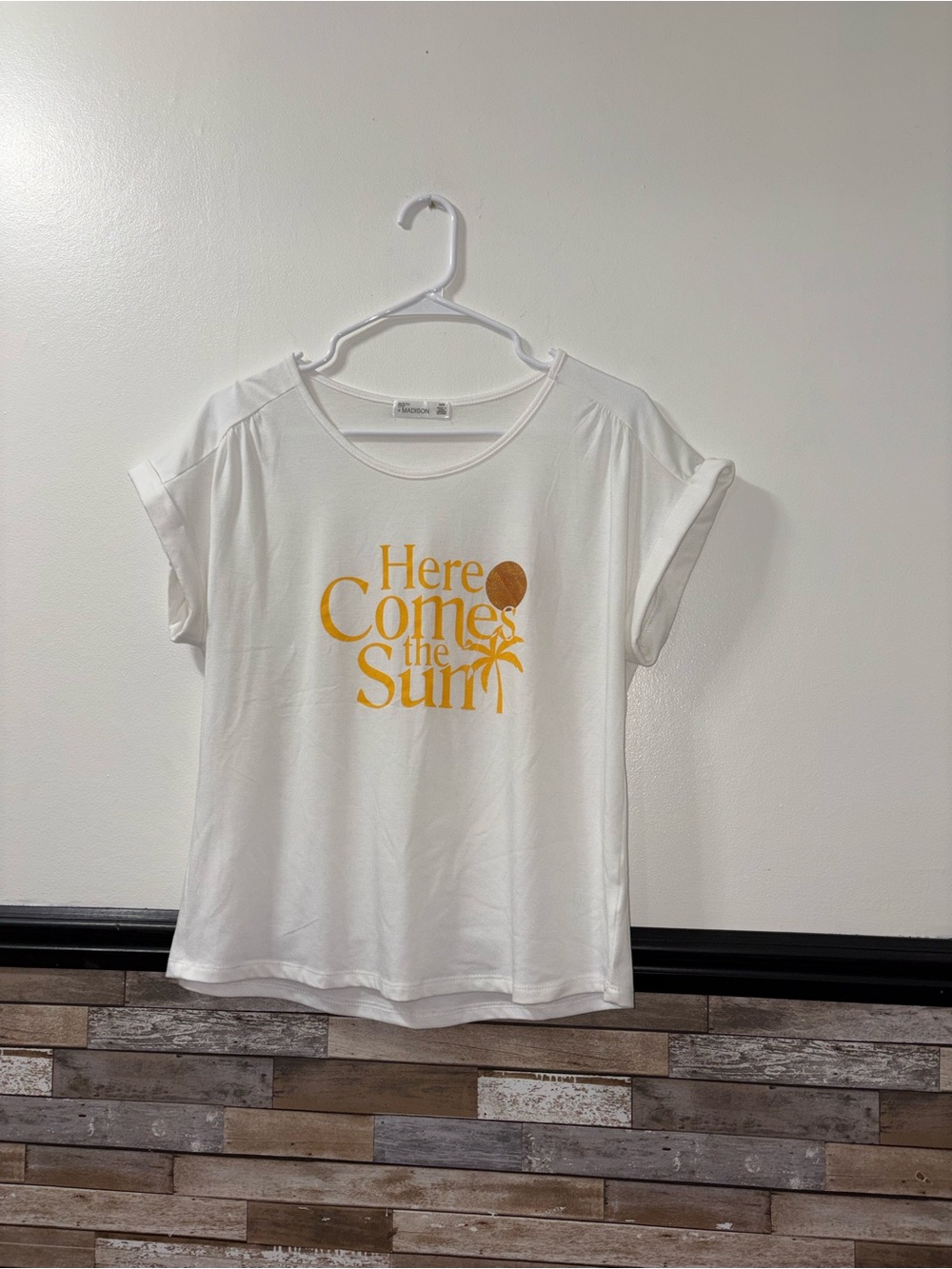 Women’s White 'Here Comes the Sun' Graphic Tee - Short Sleeve Casual Top Size M